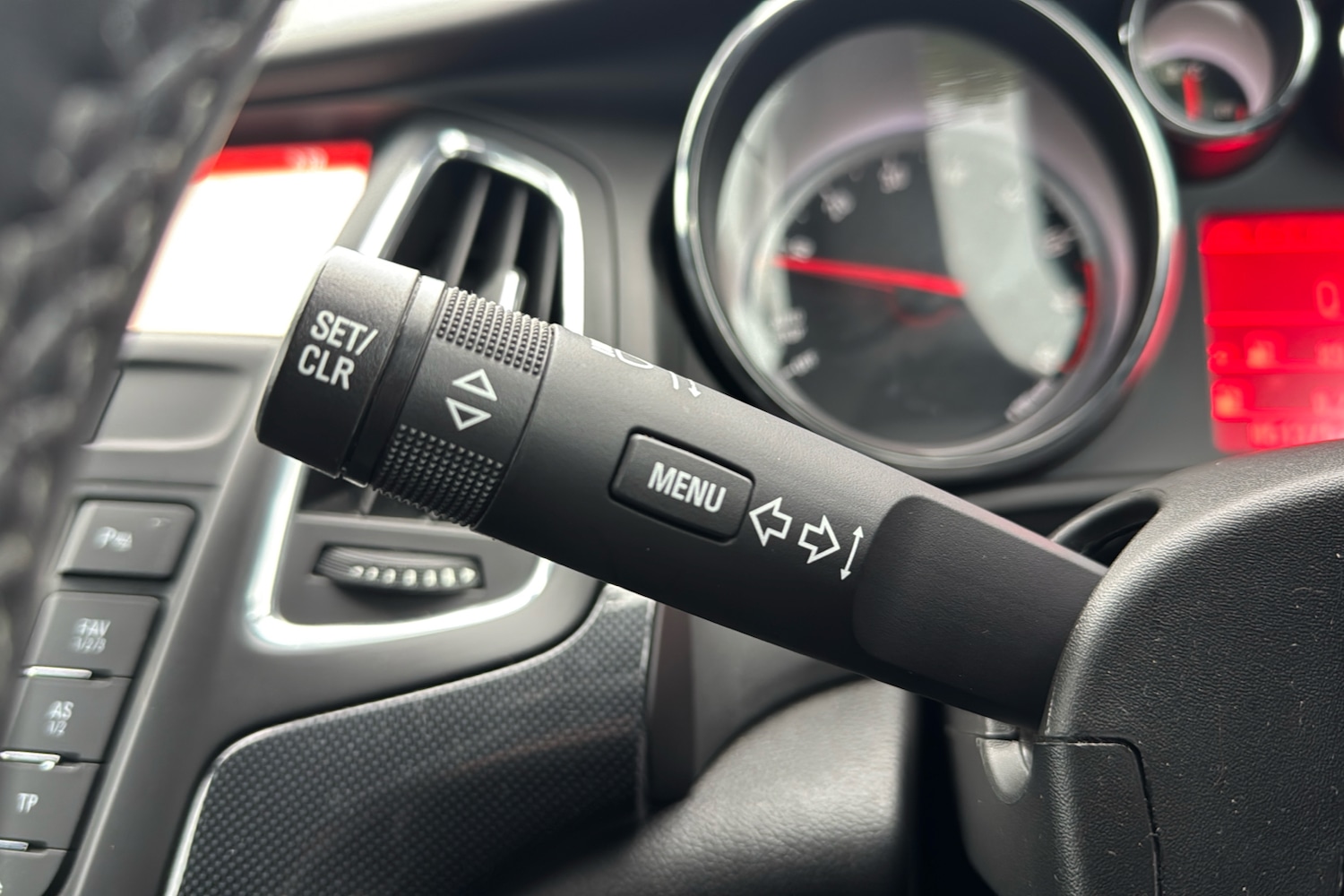 Vauxhall Cascada 1.4i Turbo Elite Convertible 2dr Petrol Manual Euro 6 s/s 140 - Picture 23 of 24