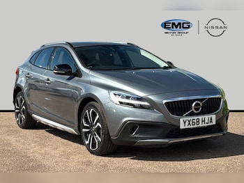 Used Volvo V40 Cross Country 2018 for sale - 79127813: Photo