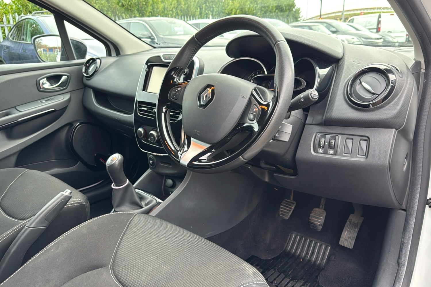 Used Renault Clio 2015 for sale - 77159824: Photo 10