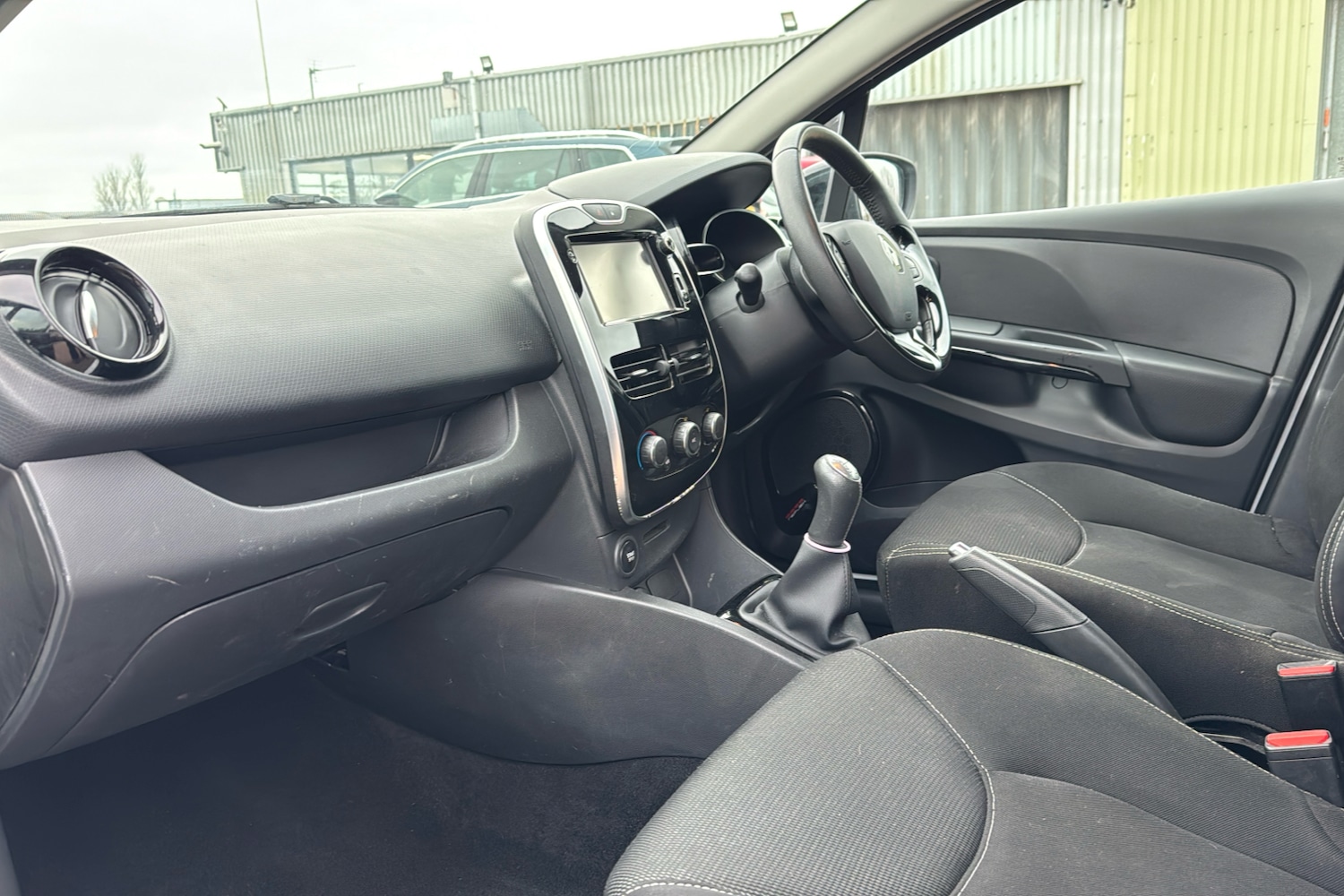 Used Renault Clio 2015 for sale - 77159824: Photo 11