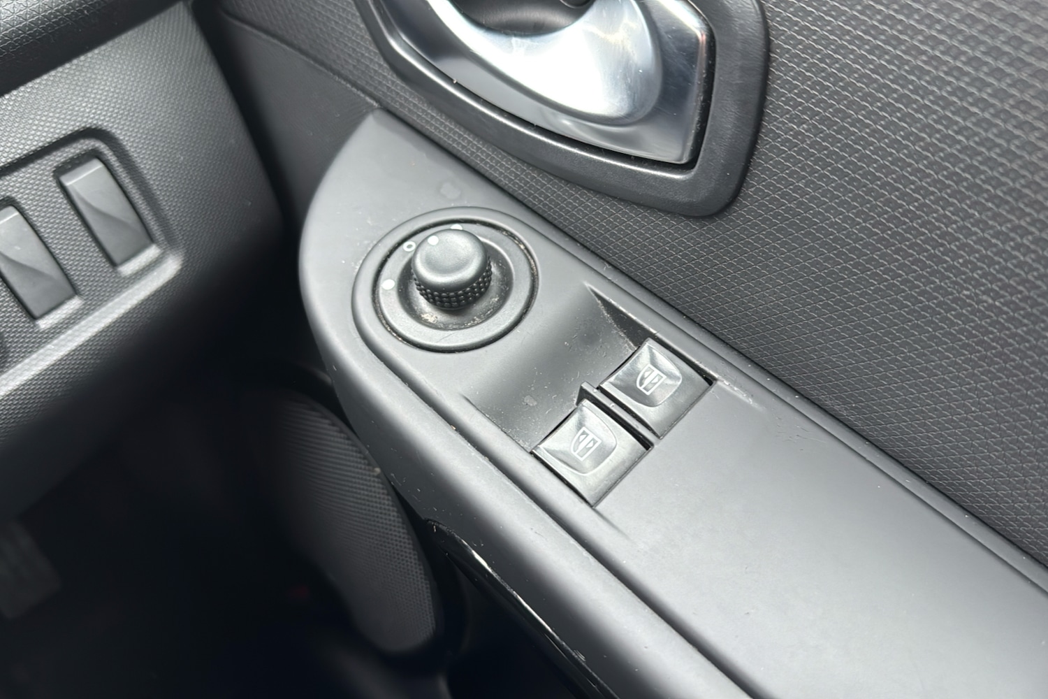 Used Renault Clio 2015 for sale - 77159824: Photo 15