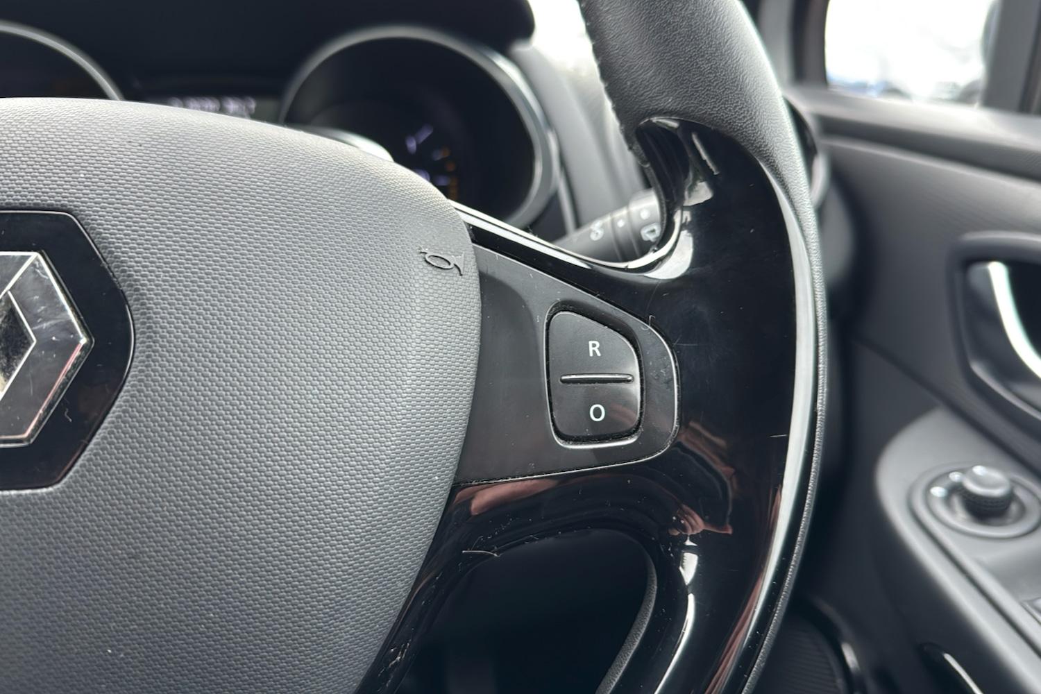 Used Renault Clio 2015 for sale - 77159824: Photo 18