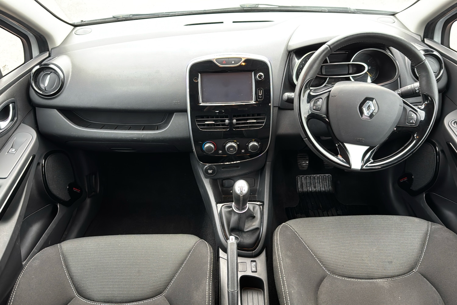 Used Renault Clio 2015 for sale - 77159824: Photo 9