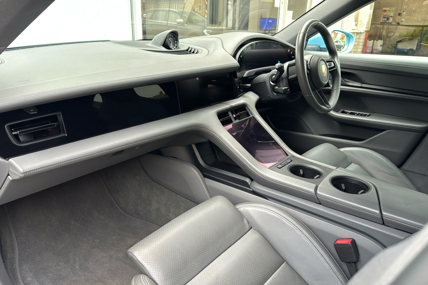 Used Porsche Taycan 2022 for sale - 77113999: Photo 11