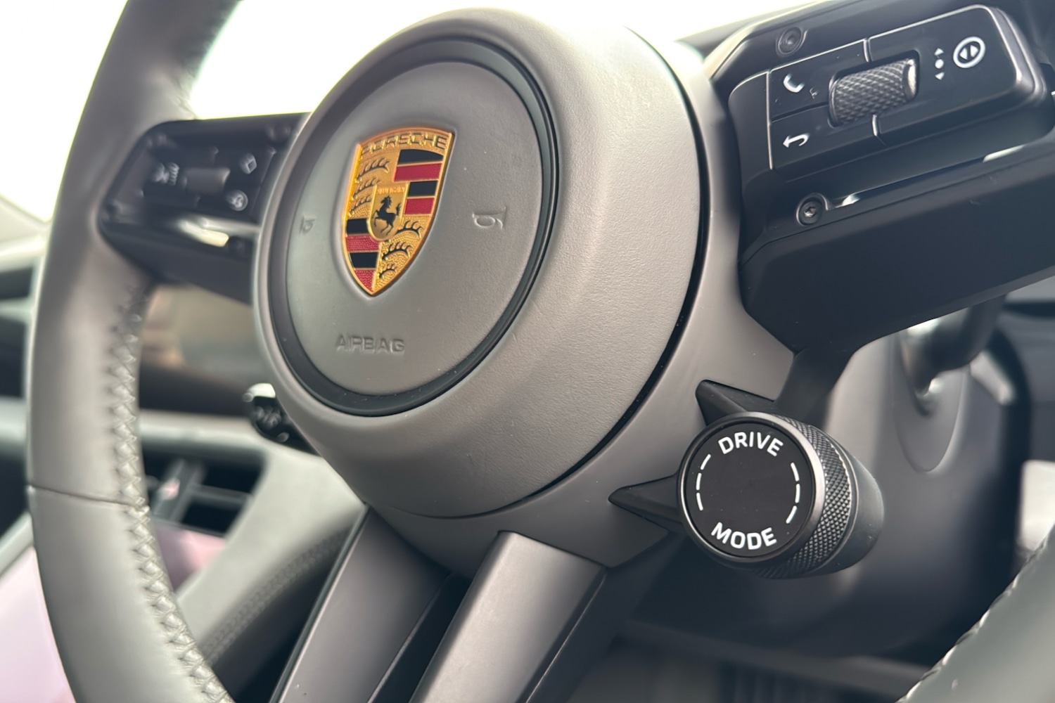 Used Porsche Taycan 2022 for sale - 77113999: Photo 31