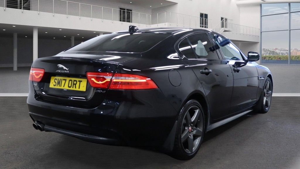 Used Jaguar XE 2017 for sale - 77734607: Photo 4