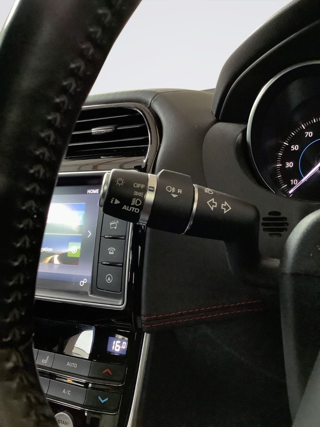 Used Jaguar XE 2017 for sale - 78110535: Photo 20