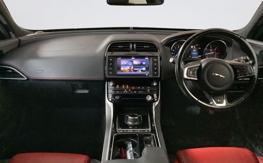 Used Jaguar XE 2017 for sale - 78110535: Photo 3