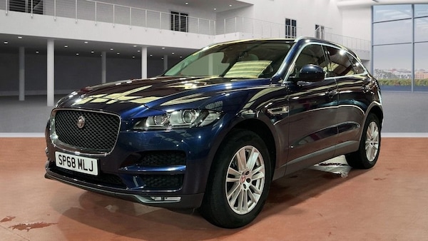 Used Jaguar F-Pace 2018 for sale - 76228965: Photo 2