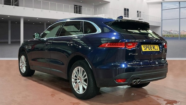 Used Jaguar F-Pace 2018 for sale - 76228965: Photo 3