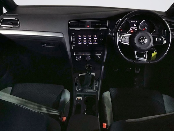 Used Volkswagen Golf 2017 for sale - 76303810: Photo 3