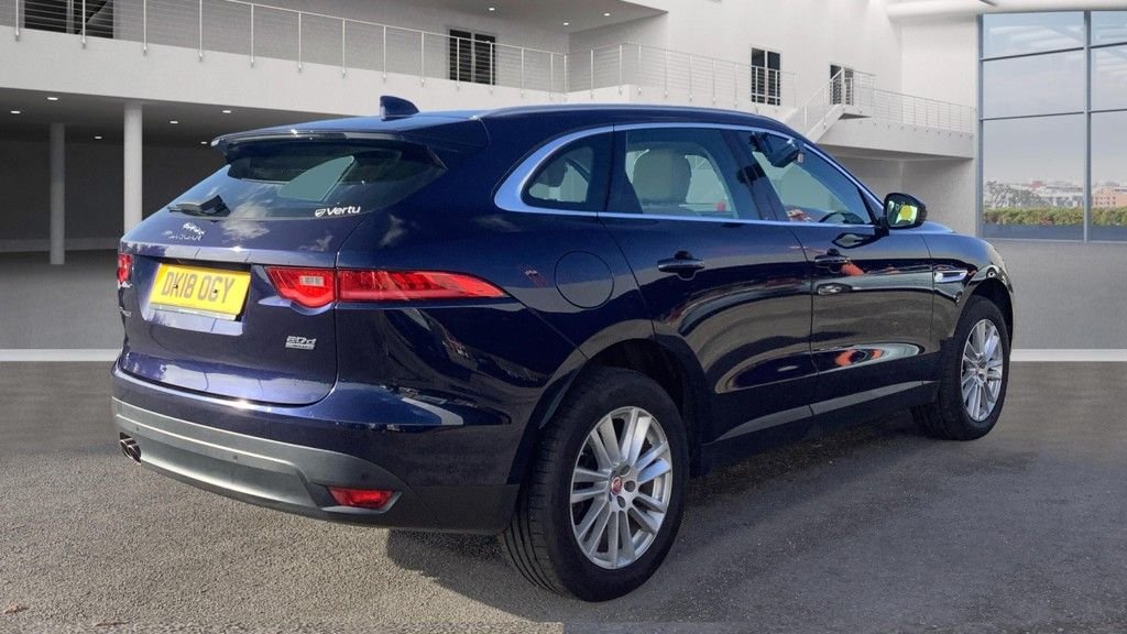 Used Jaguar F-Pace 2018 for sale - 76582577: Photo 4