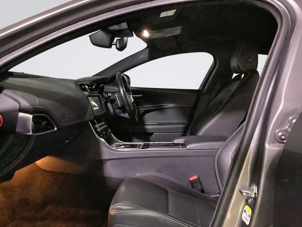Used Jaguar XE 2019 for sale - 76297204: Photo 12