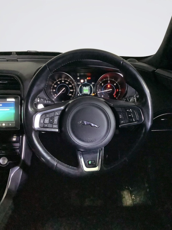 Used Jaguar XE 2019 for sale - 76297204: Photo 16