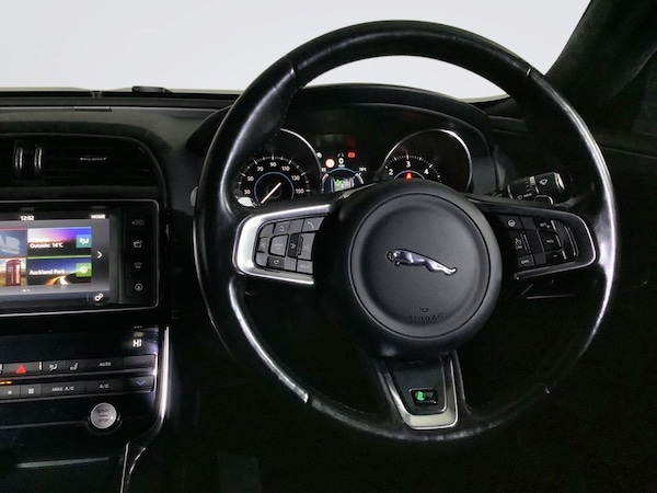 Used Jaguar XE 2017 for sale - 76256555: Photo 15