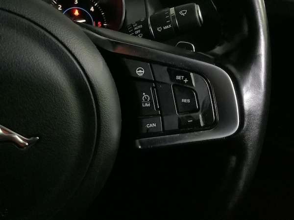 Used Jaguar XE 2017 for sale - 76256555: Photo 19