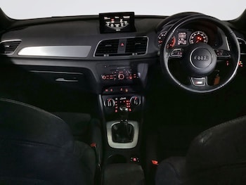 Used Audi Q3 2017 for sale - 76132186: Photo