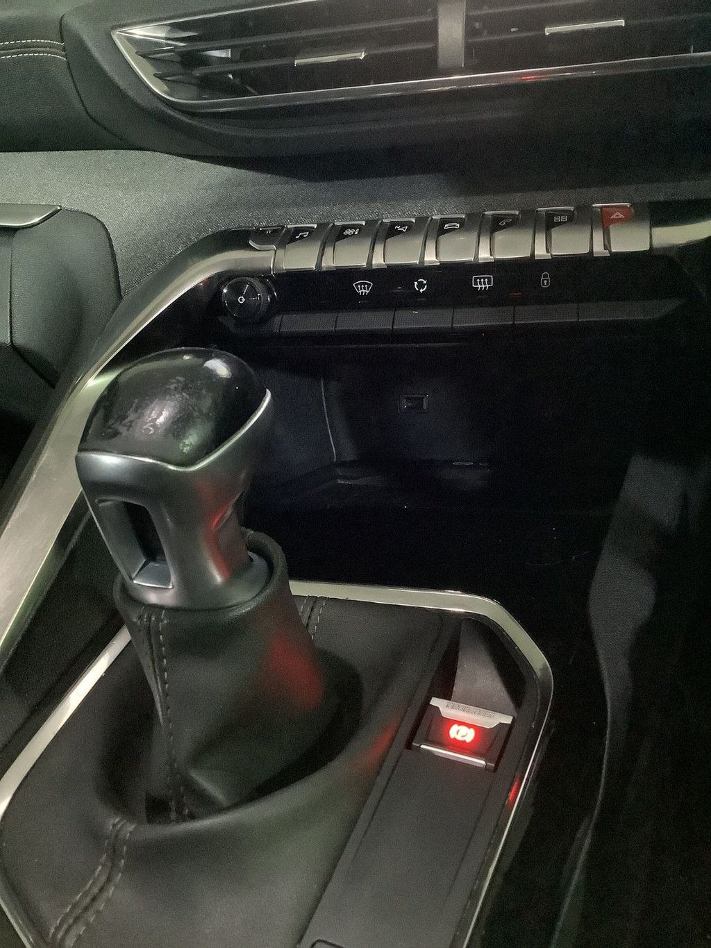 Used Peugeot 3008 2018 for sale - 77241534: Photo 24