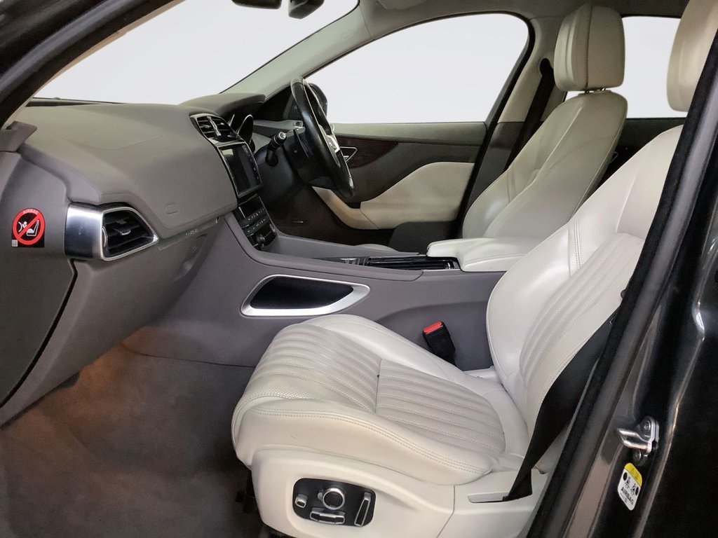 Used Jaguar F-Pace 2018 for sale - 78082361: Photo 12