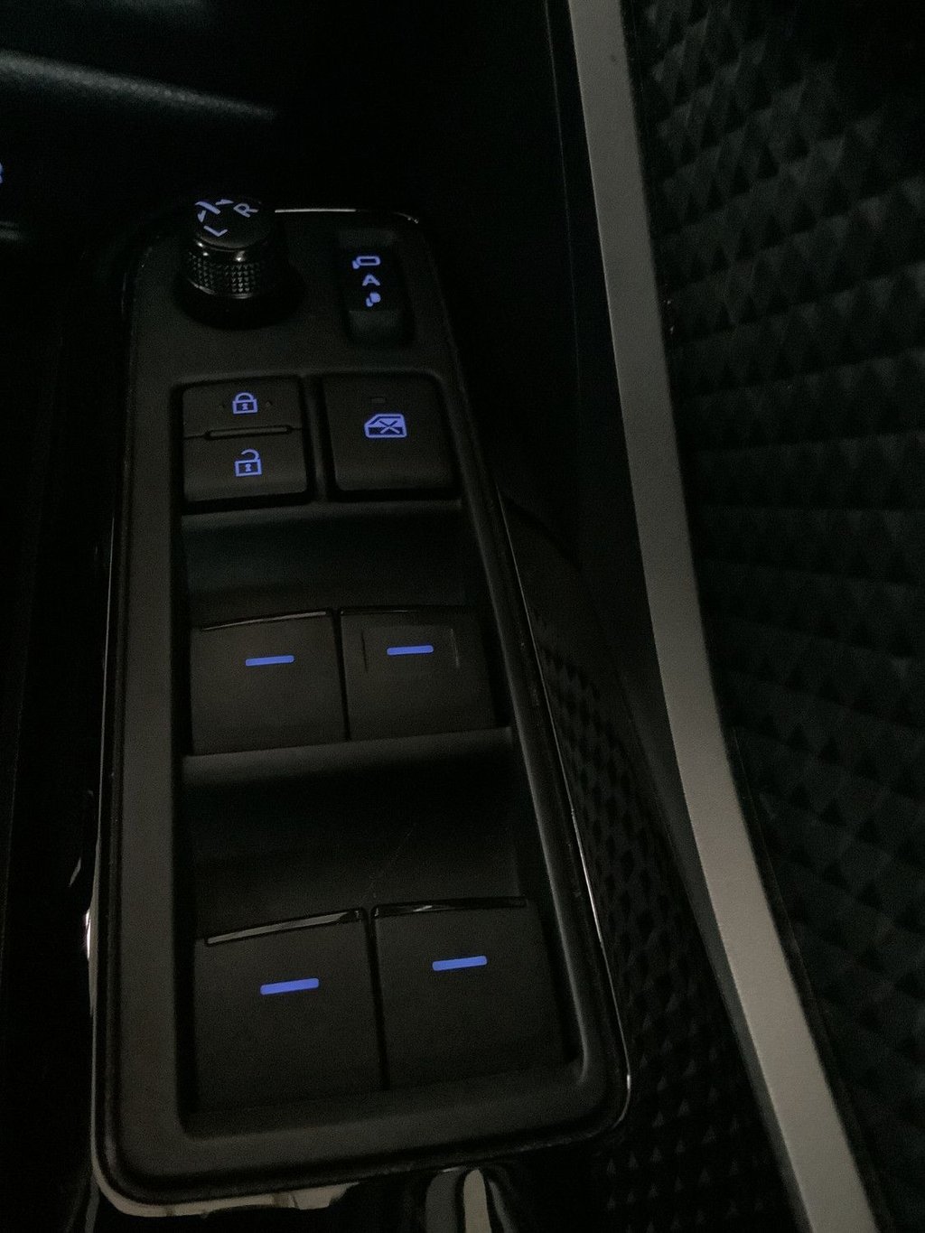 Used Toyota C-HR 2023 for sale - 77952373: Photo 23