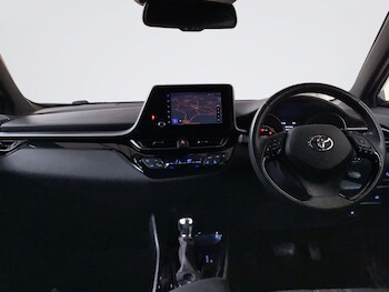 Used Toyota C-HR 2023 for sale - 77952373: Photo