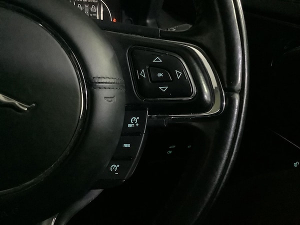 Used Jaguar XJ 2016 for sale - 76241399: Photo 18
