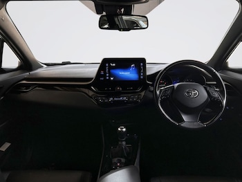 Used Toyota C-HR 2019 for sale - 79472983: Photo