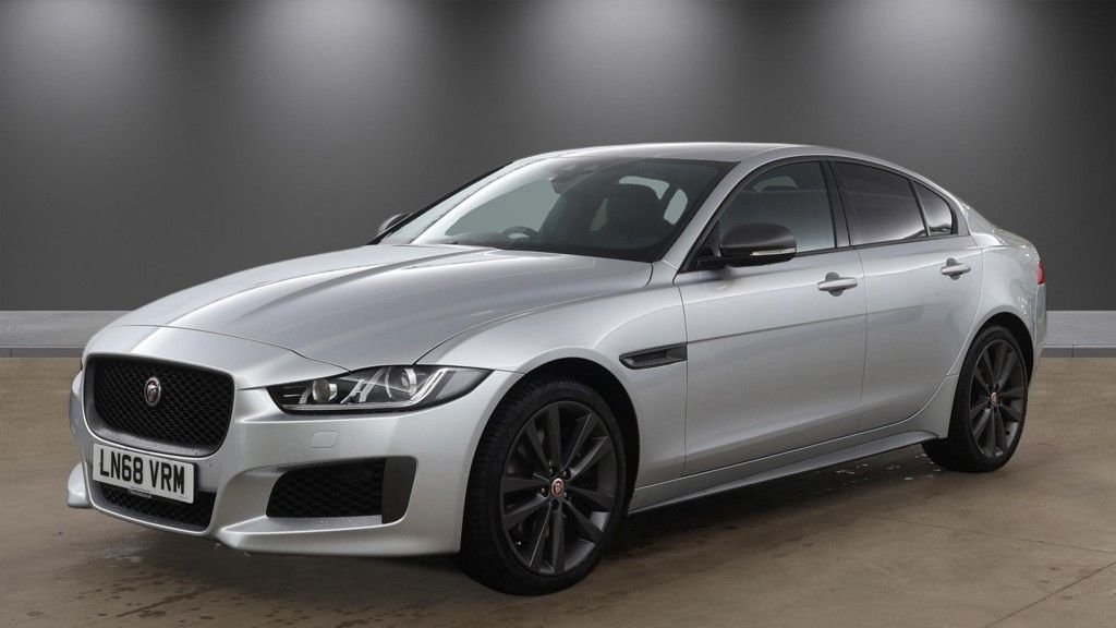 Used Jaguar XE 2018 for sale - 78068971: Photo 2