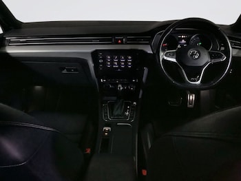 Used Volkswagen Passat 2020 for sale - 76474619: Photo