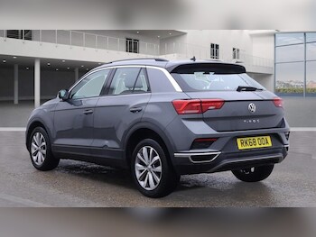 Used Volkswagen T-Roc 2018 for sale - 76470124: Photo