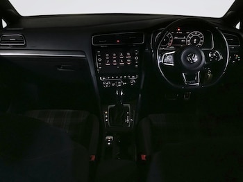 Used Volkswagen Golf 2018 for sale - 75554073: Photo