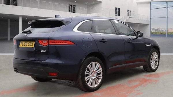 Used Jaguar F-Pace 2018 for sale - 76256710: Photo 4