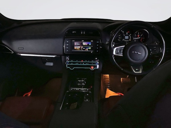 Used Jaguar F-Pace 2018 for sale - 76172828: Photo 3