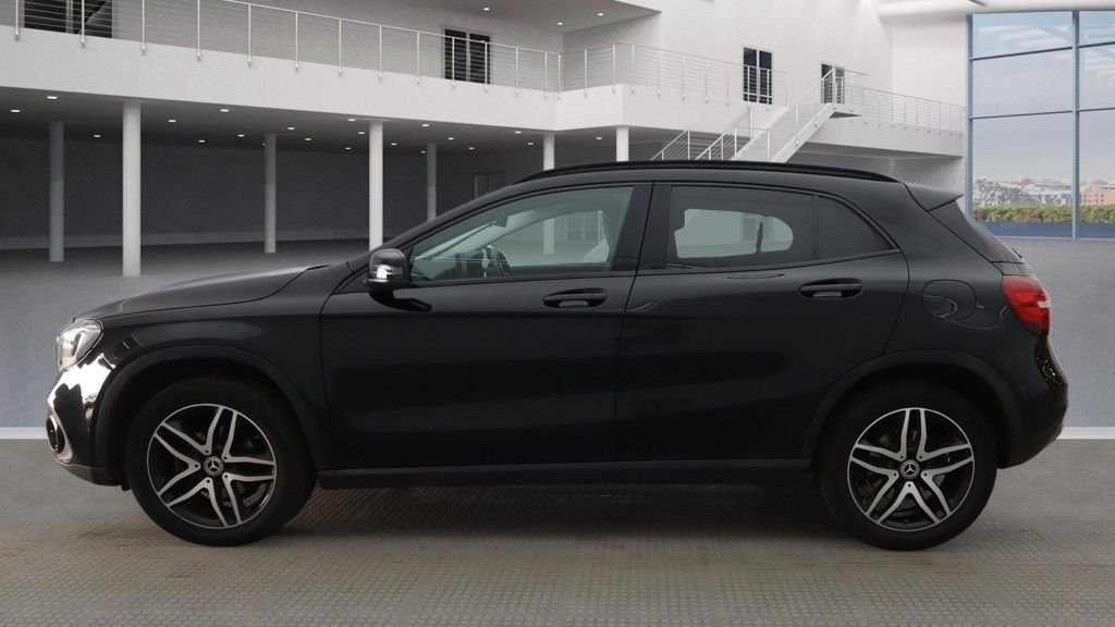 Used Mercedes-Benz GLA 2018 for sale - 77850115: Photo 9