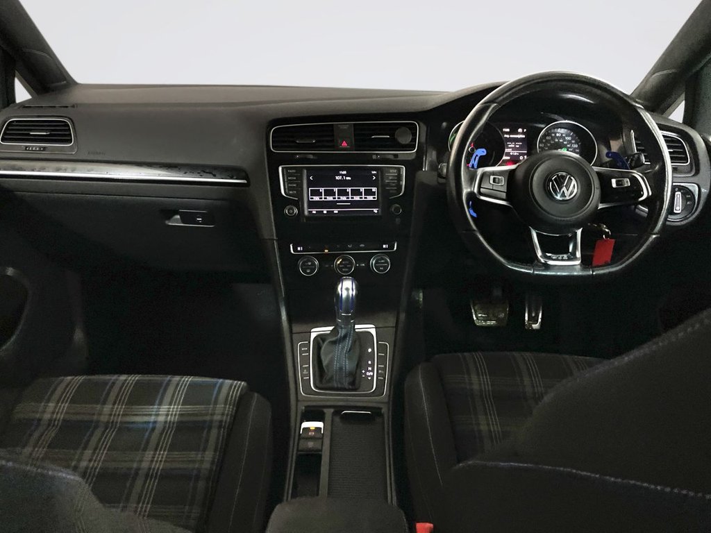 Used Volkswagen Golf 2016 for sale - 77748299: Photo 2