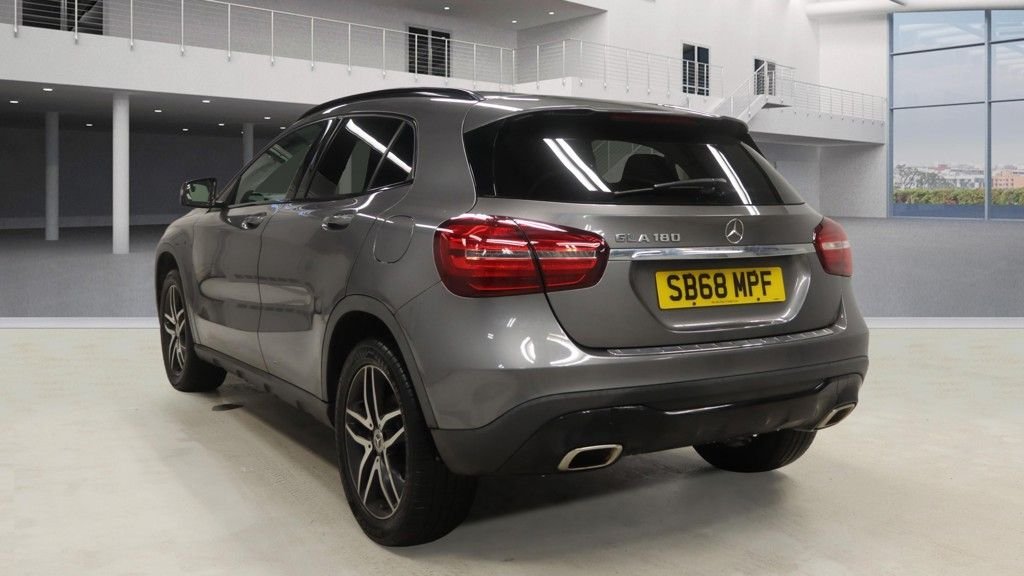 Used Mercedes-Benz GLA 2018 for sale - 77680387: Photo 9