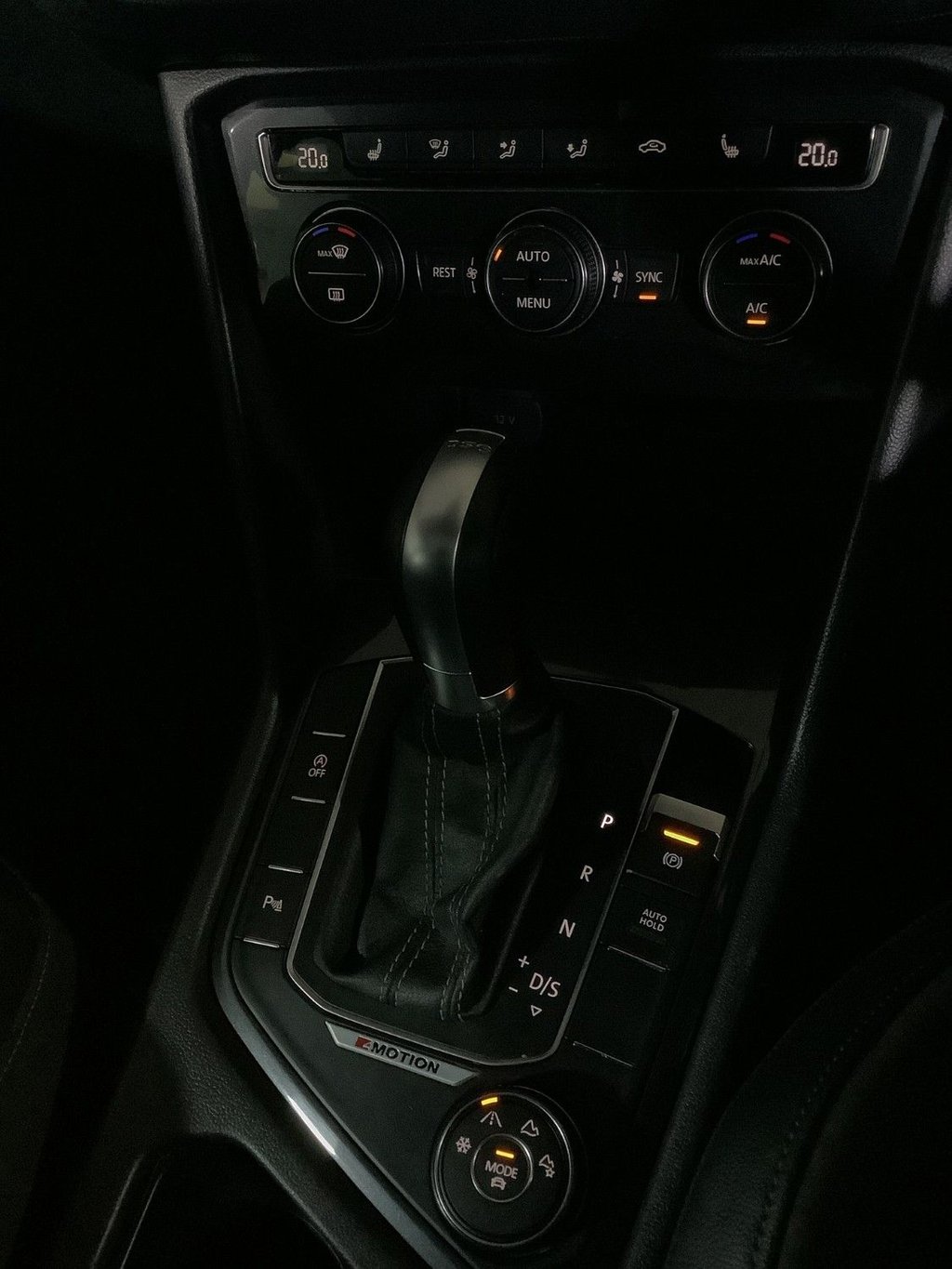 Used Volkswagen Tiguan 2018 for sale - 76105700: Photo 24