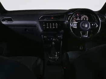 Used Volkswagen Tiguan 2018 for sale - 76105700: Photo
