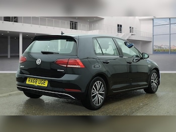 Used Volkswagen Golf 2019 for sale - 77936397: Photo