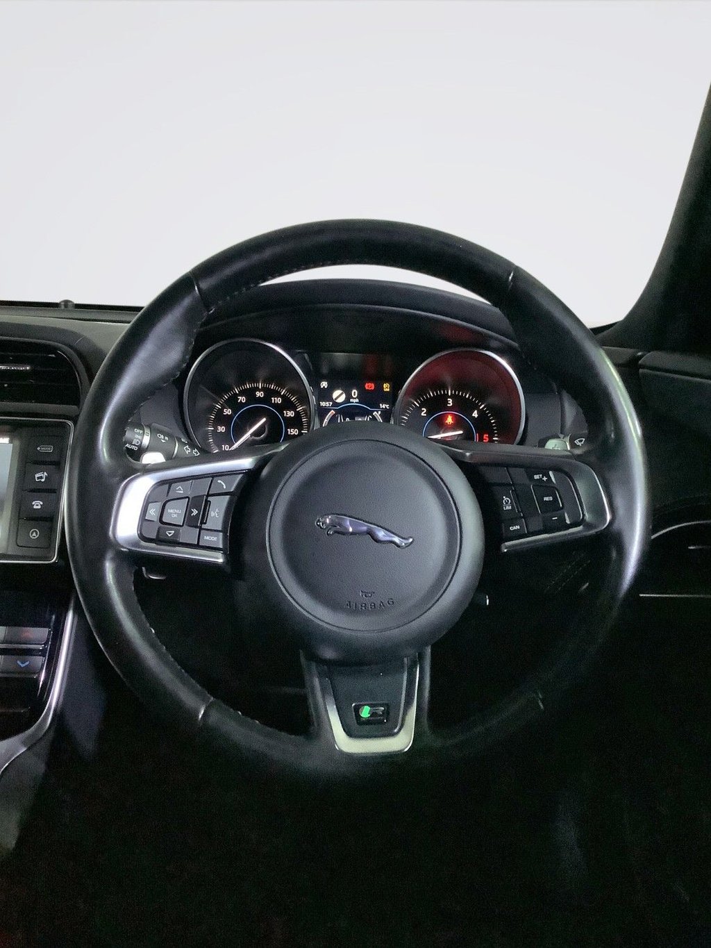 Used Jaguar XE 2017 for sale - 77250160: Photo 16