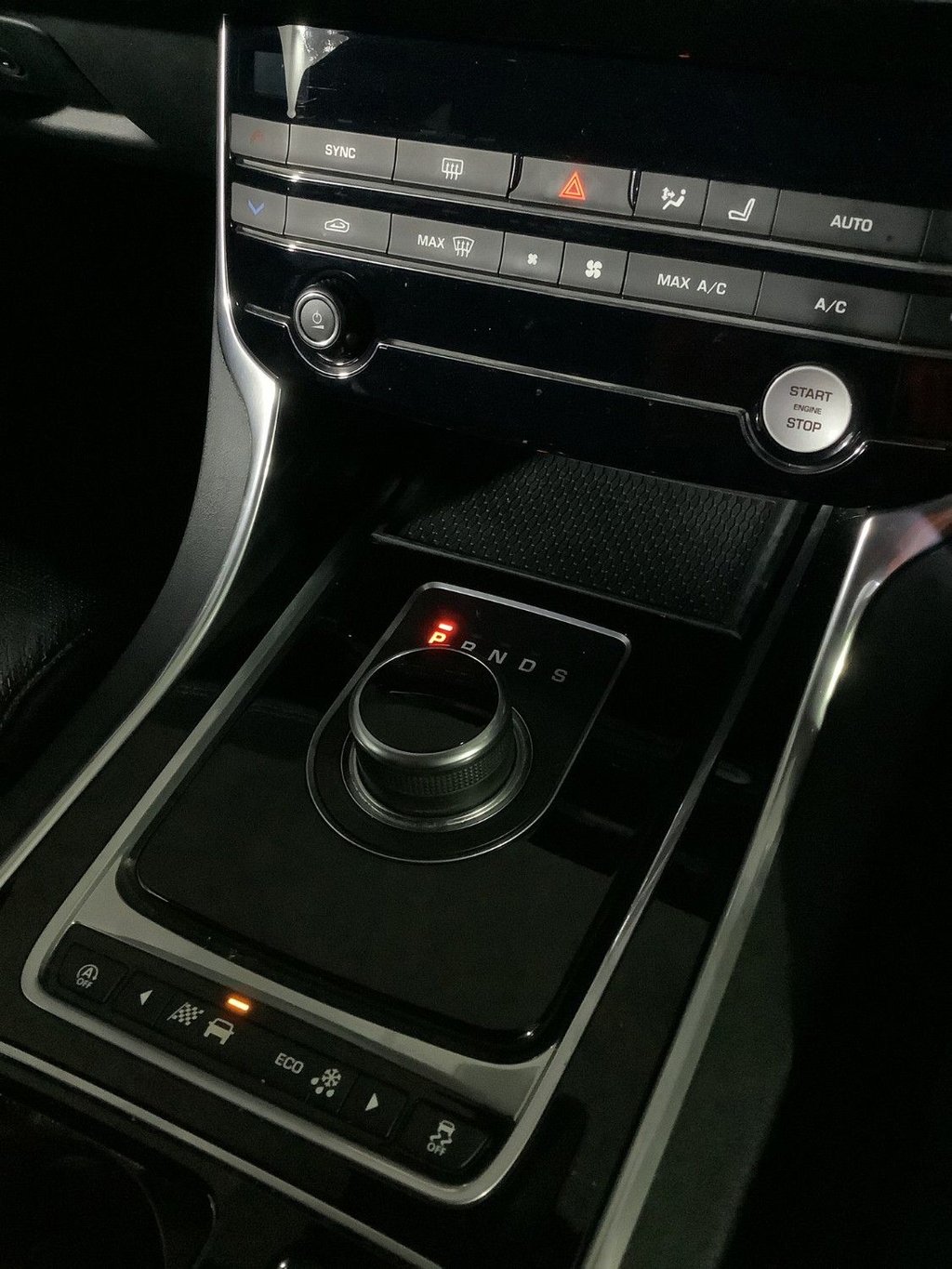 Used Jaguar XE 2017 for sale - 77250160: Photo 24