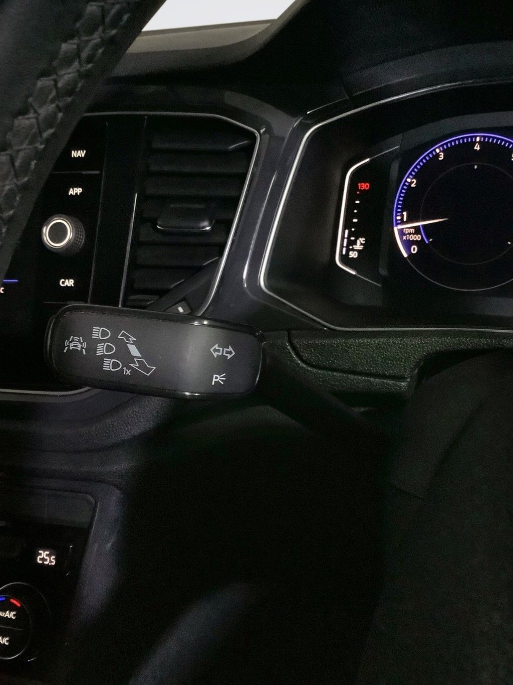 Used Volkswagen T-Roc 2018 for sale - 76345872: Photo 20