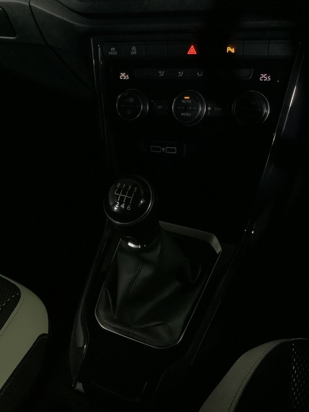 Used Volkswagen T-Roc 2018 for sale - 76345872: Photo 24