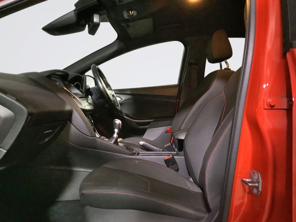 Used Ford Focus 2017 for sale - 76419960: Photo 9