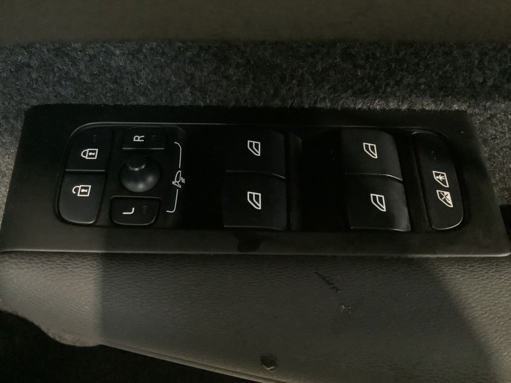 Used Volvo XC40 2021 for sale - 77301813: Photo 23