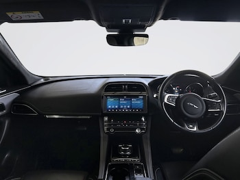 Used Jaguar F-Pace 2019 for sale - 79454736: Photo
