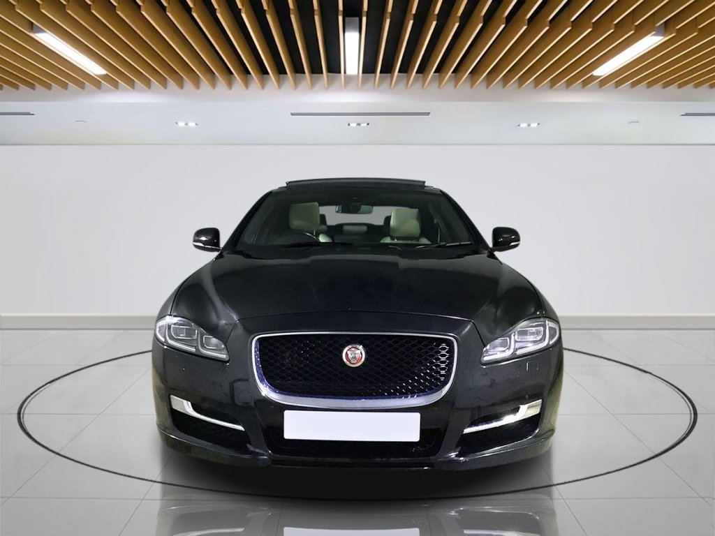 Used Jaguar XJ 2016 for sale - 76950360: Photo 2