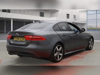 Used Jaguar XE 2019 for sale - 76147917: Photo 4