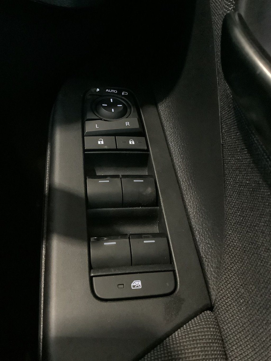 Used Toyota C-HR 2024 for sale - 77890945: Photo 24