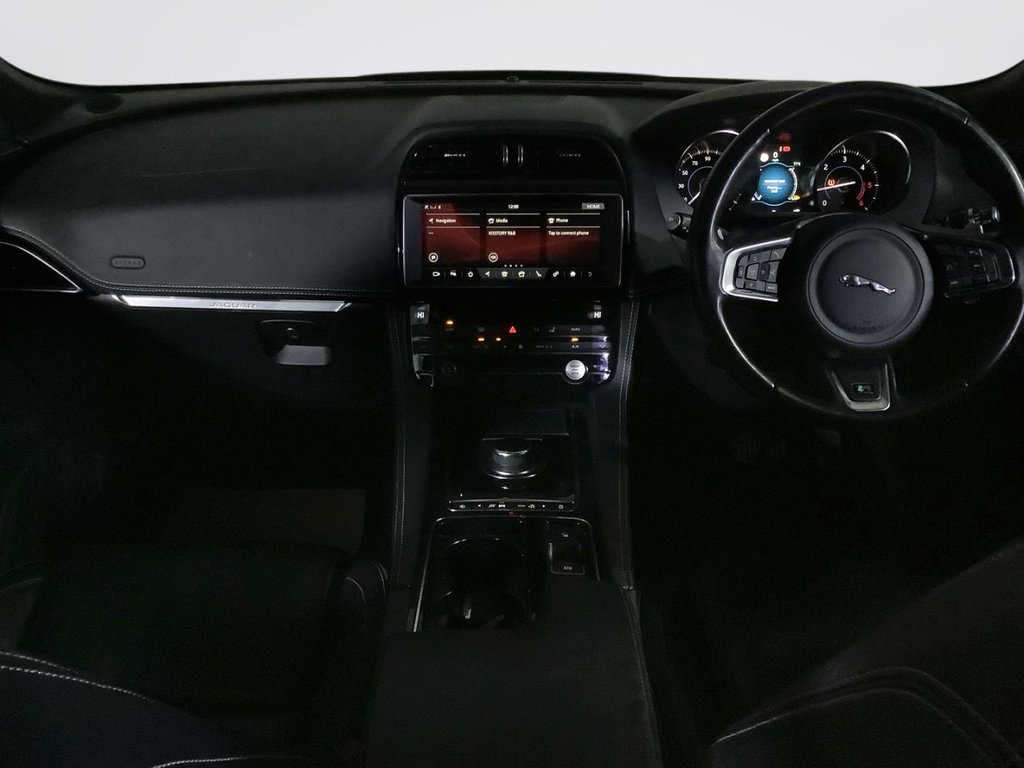 Used Jaguar F-Pace 2018 for sale - 76595876: Photo 3